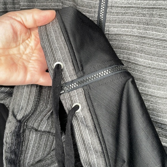 Livi Active adorable space dyed high neck and full zip hoodie,  size 18-20 - Picture 5 of 8